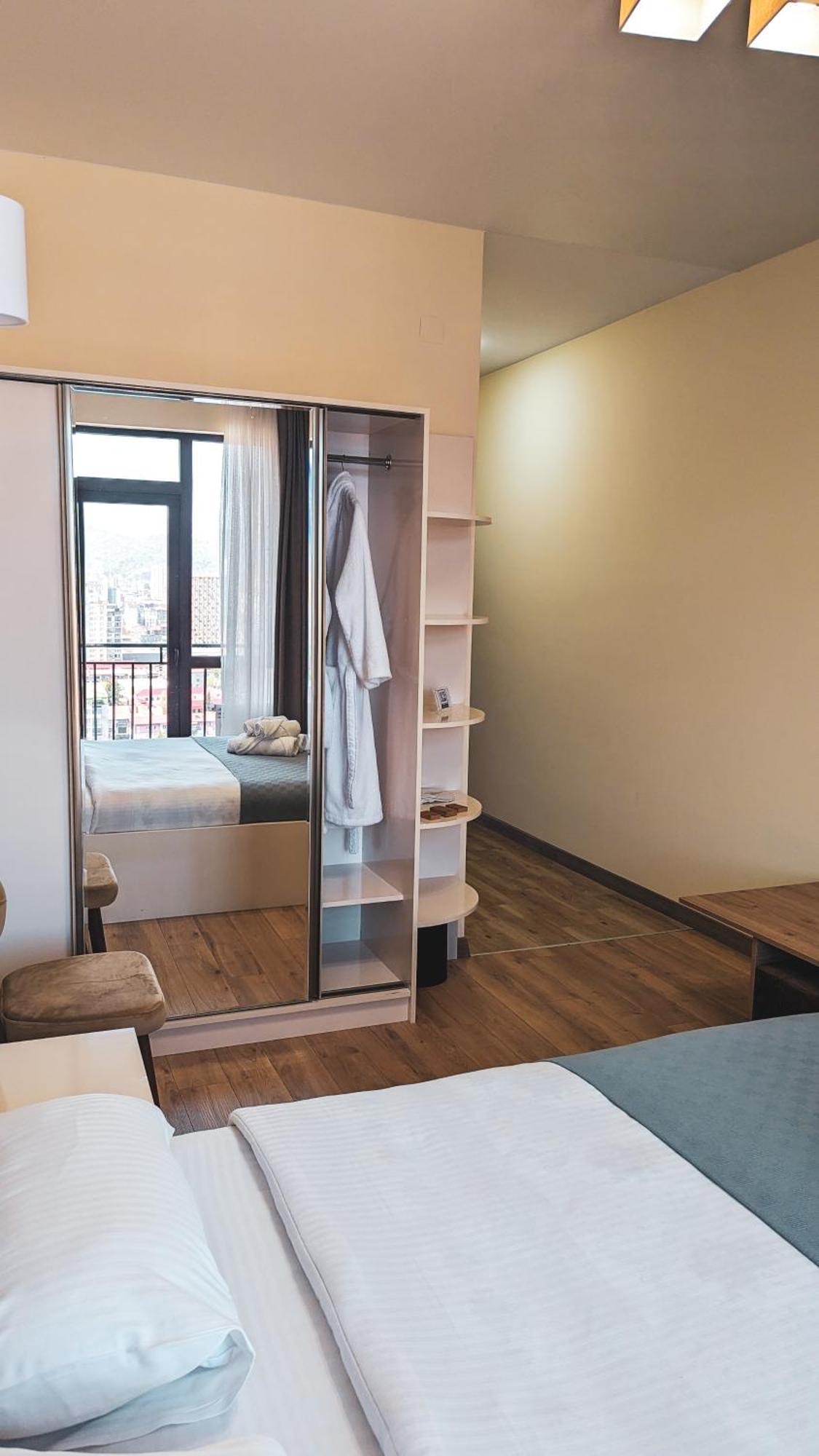 Gg Aparthotel Batumi Exterior photo