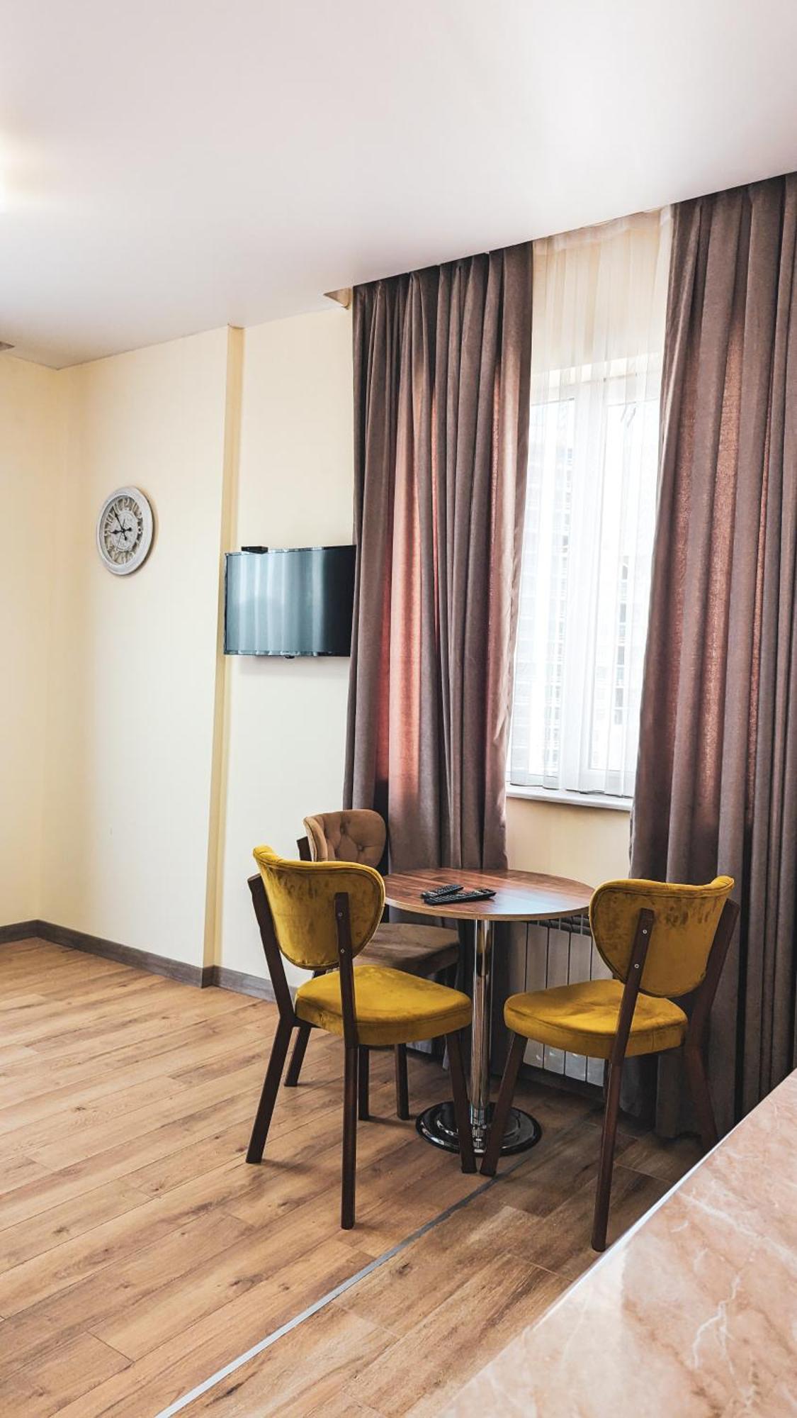 Gg Aparthotel Batumi Exterior photo